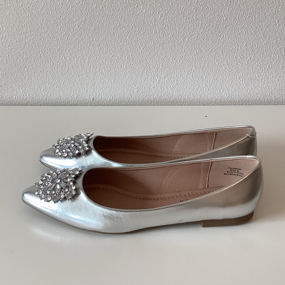 New WB Journee collection Louise et Cie Metallic Silver Embellished Loafers - Picture 2 of 5